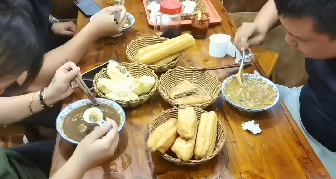 鄭州美食最新,鄭州美食最新動(dòng)態(tài)，傳統(tǒng)與創(chuàng)新交融的魅力城市